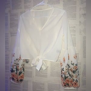 White flower sleeves top, size medium, shein